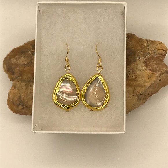 Pearl Mother of Pearl Shell Teardrop 316 stainless Hypoallergenic Hooks NEW - Picture 3 of 12